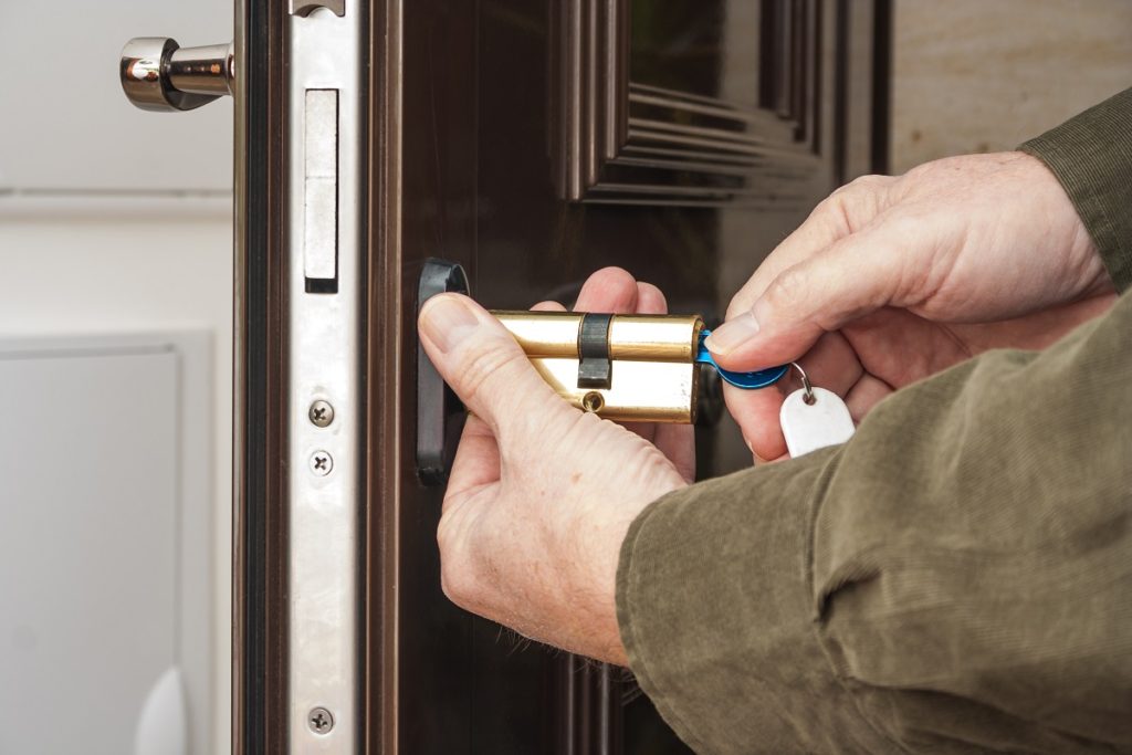 Tips to find a good reliable locksmith